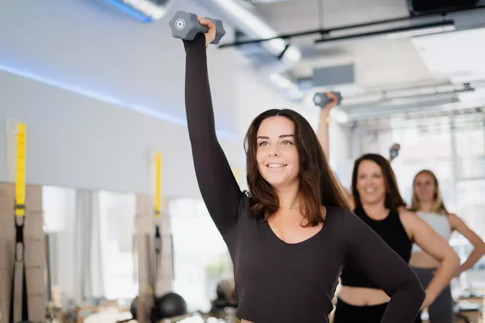 club-pilates-kurs-teilnehmerinnen.jpg
